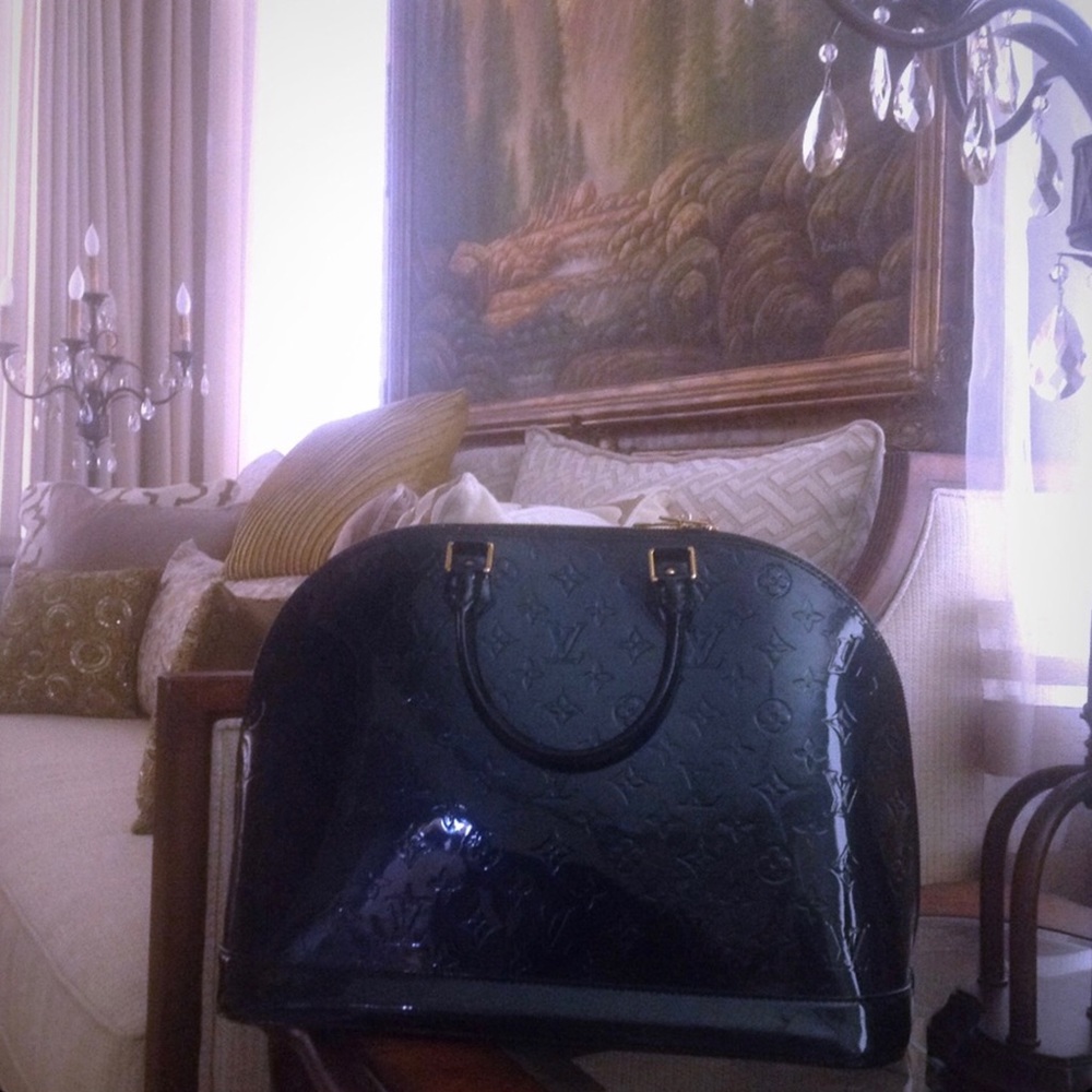 Louis Vuitton Alma Vernis gm bleu nuit